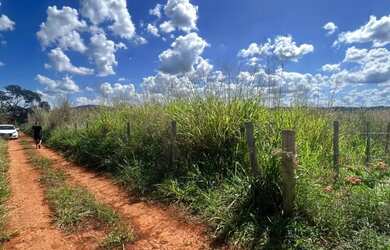 Imagem: O terreno possui 2200m² de Área e está localizado em Jardim