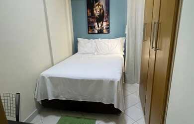 Imagem: O apartamento possui 1 Dormitório, Acomodam 4 pessoas, 1 Vaga