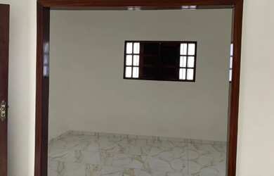 Imagem: A casa possui 5 Dormitórios, 4 Banheiros, 4 Vagas na garagem