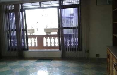 Imagem: O depósito possui 4 Vagas na garagem, 432m² de Área e está