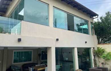 Imagem: A casa em condomínio possui 4 Dormitórios, 4 Banheiros, 4