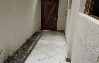 Imagem: A casa possui 2 Dormitórios, 1 Banheiro e está localizado