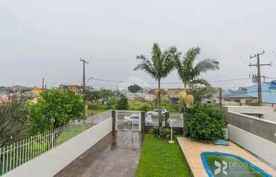 Imagem: A casa possui 4 Dormitórios, 3 Banheiros, 4 Vagas na garagem