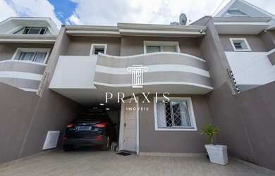 Imagem: A casa possui 3 Dormitórios, 3 Banheiros, 2 Vagas na garagem