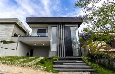 Imagem: A casa em condomínio possui 5 Dormitórios, 5 Banheiros, 4