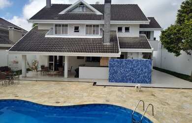 Imagem: A casa em condomínio possui 4 Dormitórios, 5 Banheiros, 5