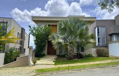 Imagem: A casa em condomínio possui 4 Dormitórios, 5 Banheiros, 3