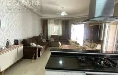 Imagem: A casa possui 3 Dormitórios, 3 Banheiros, 5 Vagas na garagem