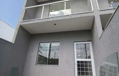 Imagem: A casa possui 2 Dormitórios, 1 Banheiro, 1 Vaga na garagem