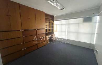 Imagem: O depósito possui 1 Vaga na garagem, 57m² de Área e está