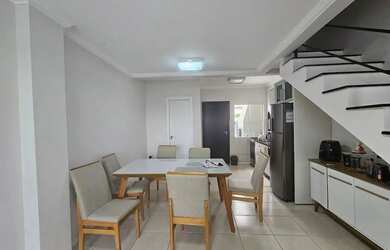 Imagem: A casa possui 2 Dormitórios, 2 Banheiros, 1 Vaga na garagem