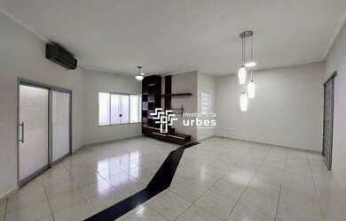 Imagem: A casa para alugar possui 3 Dormitórios, 2 Banheiros, 4 Vagas