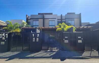 Imagem: A casa possui 2 Dormitórios, 3 Banheiros, 2 Vagas na garagem