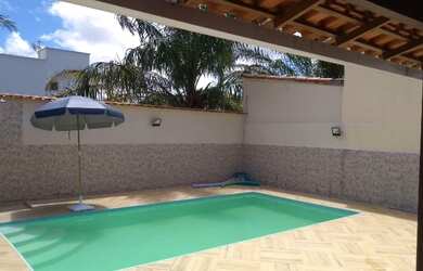 Imagem: A casa em condomínio possui 4 Dormitórios, 5 Banheiros, 5