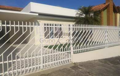 Imagem: A casa em condomínio possui 3 Dormitórios, 3 Banheiros, 3