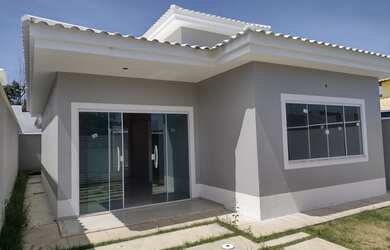 Imagem: A casa possui 3 Dormitórios, 2 Banheiros, 1 Vaga na garagem