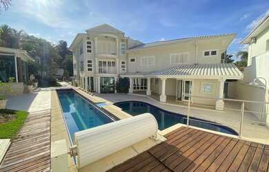 Imagem: A casa em condomínio possui 5 Dormitórios, 5 Banheiros, 5