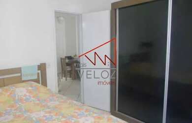 Imagem: O apartamento possui 1 Dormitório, 1 Banheiro, 1 Vaga na garagem