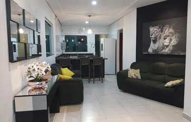 Imagem: A casa possui 2 Dormitórios, 2 Banheiros, 2 Vagas na garagem