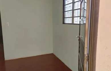 Imagem: A casa possui 1 Dormitório, 1 Banheiro e está localizado