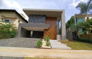 Imagem: A casa em condomínio possui 5 Dormitórios, 5 Banheiros, 4