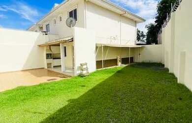 Imagem: A casa em condomínio possui 3 Dormitórios, 3 Banheiros, 2