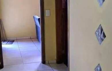 Imagem: A casa possui 2 Dormitórios, 1 Banheiro, 1 Vaga na garagem