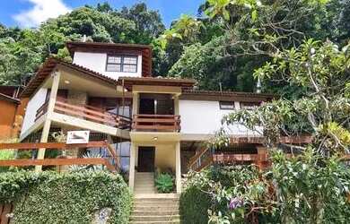 Imagem: A casa possui 3 Dormitórios, 4 Banheiros, 160m² de Área e