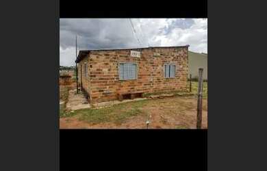 Imagem: A casa possui 3 Dormitórios, 1 Banheiro, 420m² de Área e