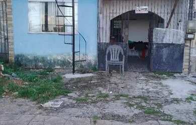 Imagem: A casa possui 1 Dormitório, 2 Banheiros, 1 Vaga na garagem