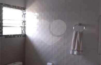 Imagem: O apartamento possui 3 Dormitórios, 1 Banheiro, 1 Vaga na garagem