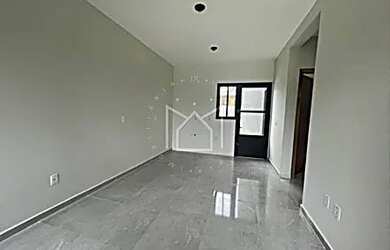 Imagem: A casa possui 2 Dormitórios, 1 Banheiro, 1 Vaga na garagem