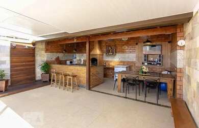 Imagem: A casa possui 4 Dormitórios, 3 Banheiros, 3 Vagas na garagem