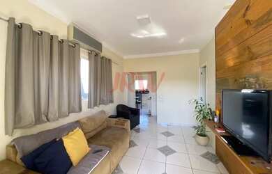 Imagem: A casa possui 5 Dormitórios, 3 Banheiros, 2 Vagas na garagem