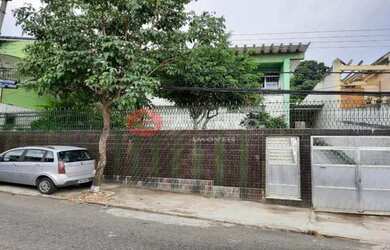 Imagem: A casa à venda possui 4 Dormitórios, 1 Banheiro, 3 Vagas na