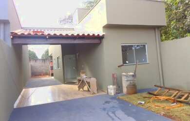 Imagem: A casa possui 2 Dormitórios, 1 Banheiro, 3 Vagas na garagem