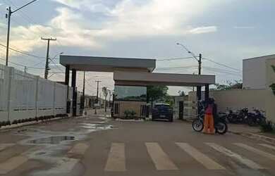 Imagem: A casa em condomínio possui 3 Dormitórios, 1 Banheiro, 3 Vagas