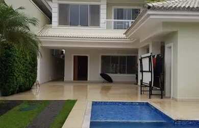 Imagem: A casa em condomínio possui 4 Dormitórios, 5 Banheiros, 2