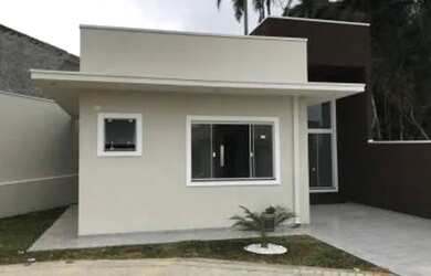 Imagem: A casa possui 3 Dormitórios, 2 Banheiros, 2 Vagas na garagem