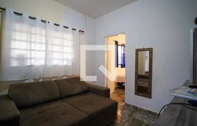 Imagem: A casa possui 2 Dormitórios, 1 Banheiro, 2 Vagas na garagem