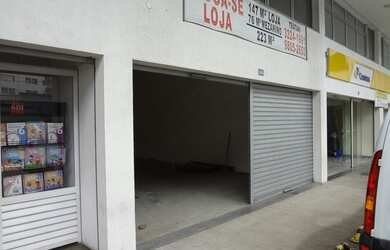 Imagem: O depósito possui 2 Vagas na garagem, 222m² de Área e está