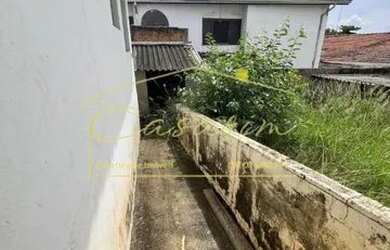 Imagem: A casa possui 2 Dormitórios, 1 Banheiro, 1 Vaga na garagem