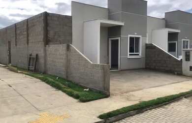 Imagem: A casa em condomínio possui 2 Dormitórios, 1 Banheiro, 2 Vagas