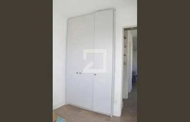 Imagem: A casa possui 2 Dormitórios, 2 Banheiros, 2 Vagas na garagem