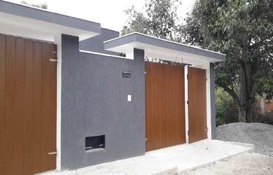 Imagem: A casa possui 1 Dormitório, 1 Vaga na garagem e está localizado