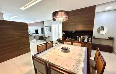 Imagem: A casa possui 4 Dormitórios, 3 Banheiros, 2 Vagas na garagem