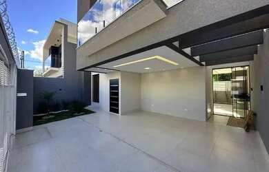 Imagem: A casa possui 4 Dormitórios, 3 Banheiros, 5 Vagas na garagem