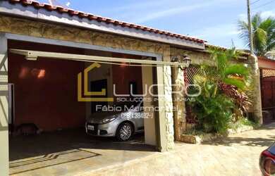 Imagem: A casa possui 2 Dormitórios, 2 Banheiros, 3 Vagas na garagem