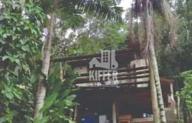 Imagem: A casa possui 2 Dormitórios, 2 Banheiros, 2 Vagas na garagem