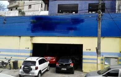 Imagem: O depósito possui 4 Vagas na garagem e 420m² de Área e está